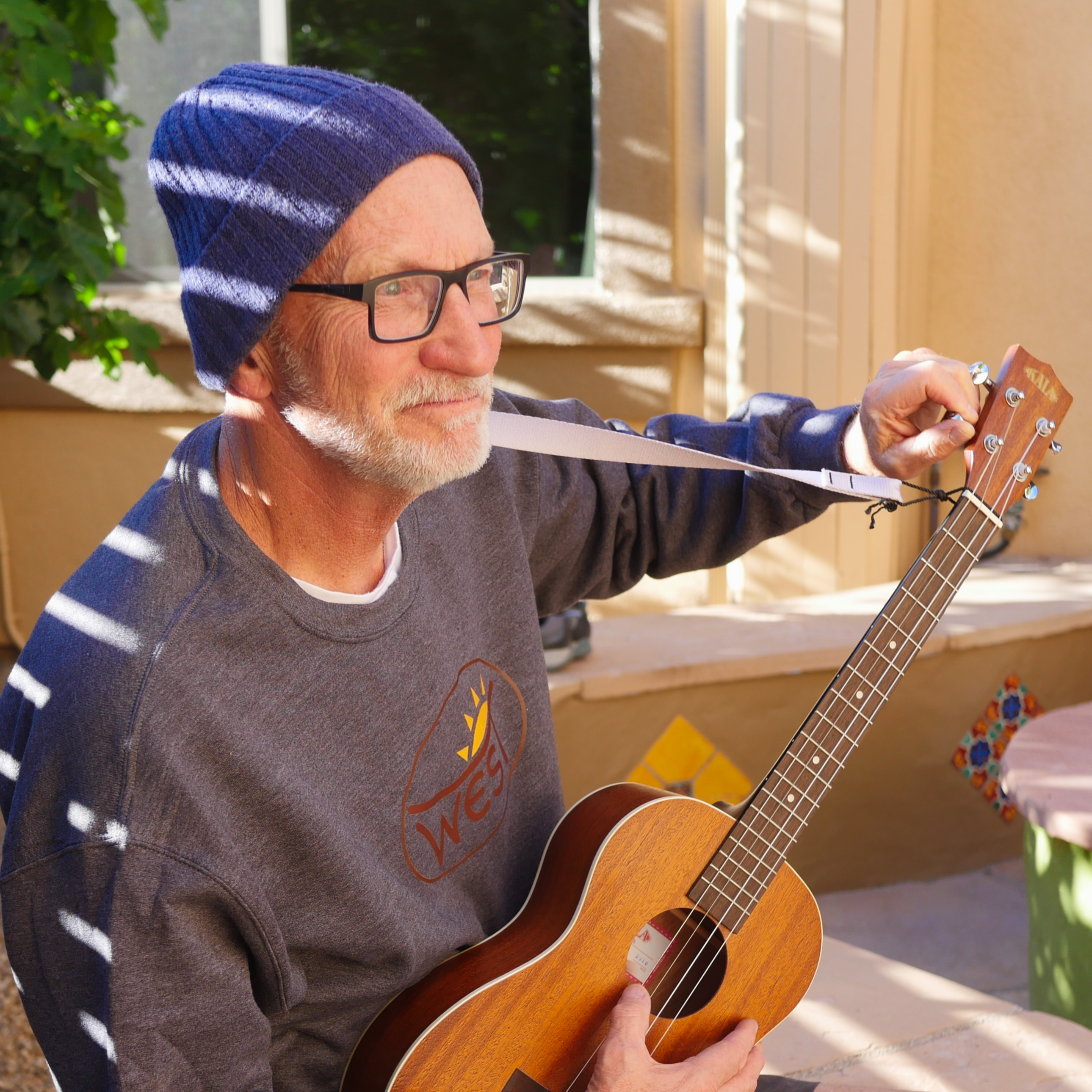 LIVIN' SUNBURST SWEATSHIRT 50/50 COTTON POLY