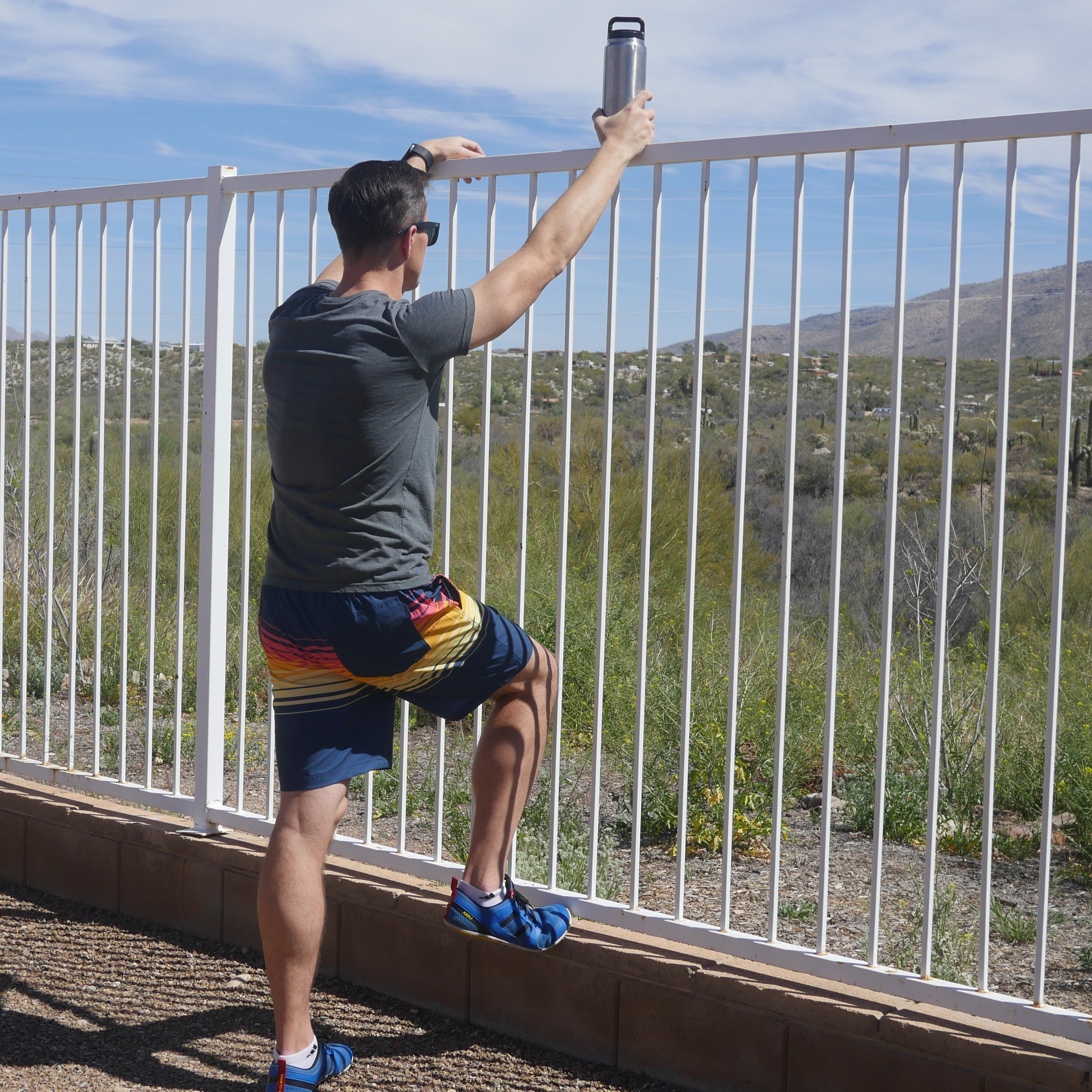 LIVIN' AT THE KNEE SUNBURST 9" BOARD SHORTS